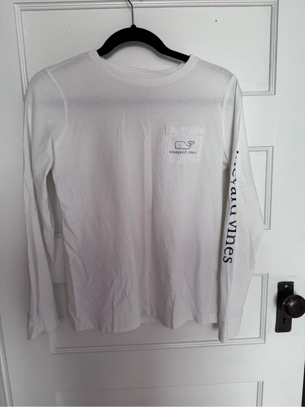 Vineyard Vines White Long-Sleeve Pocket Tee with Navy Sleeve Logo